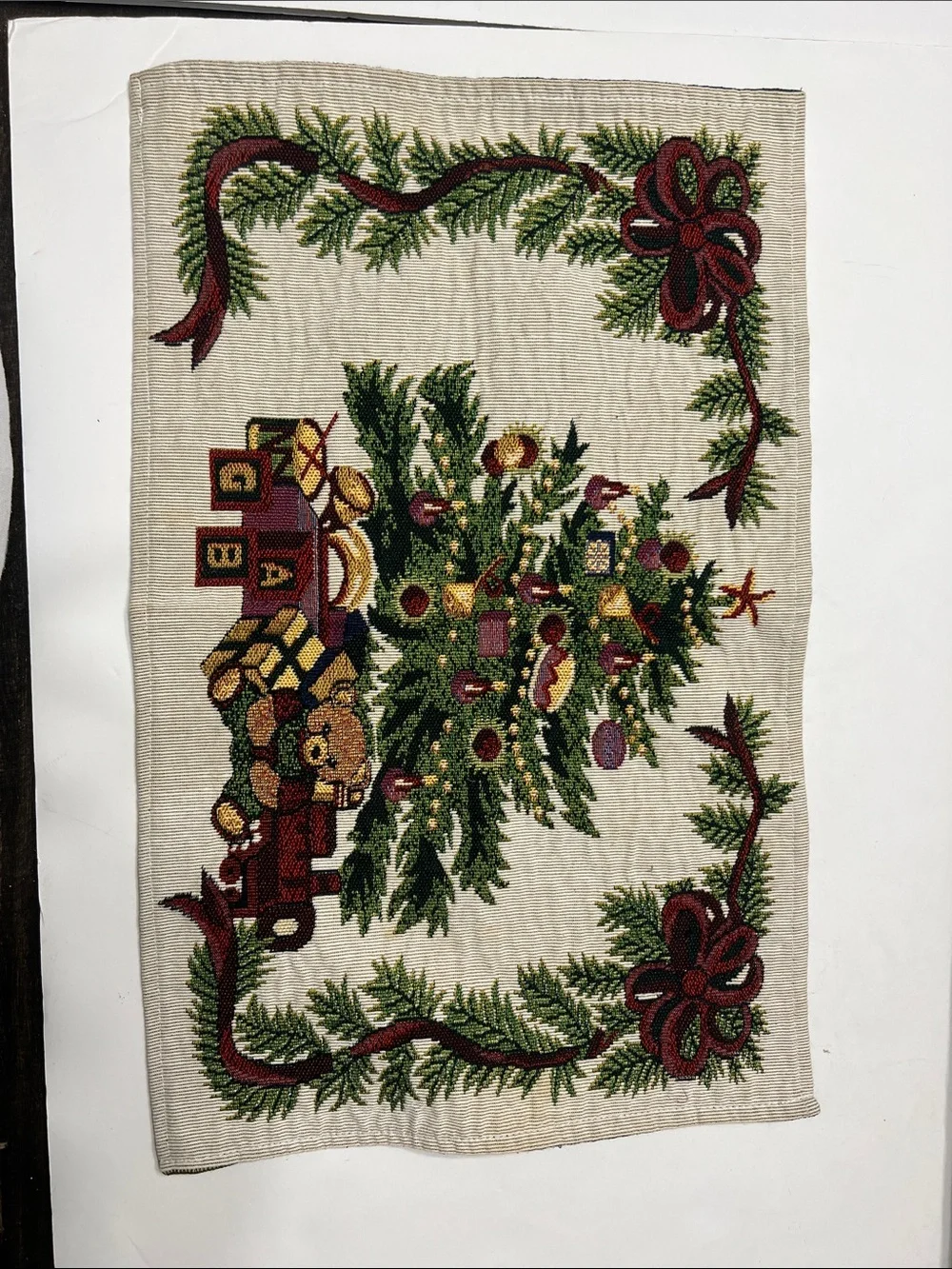 Holiday Tree Decorative Placemat - Green & Red